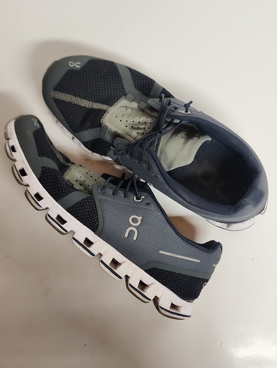 On Cloud Swiss Engineering  Running Mens Sz 8.5 Amazing Shoes in Gray and White main image 11